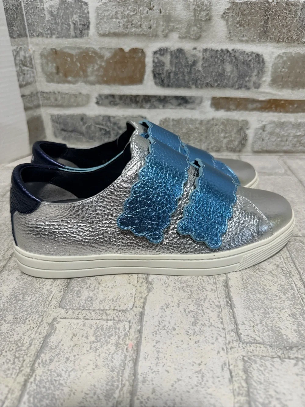 Fendi Silver & Blue Metallic Leather Scallop Velcro Strap Sneakers size 8
